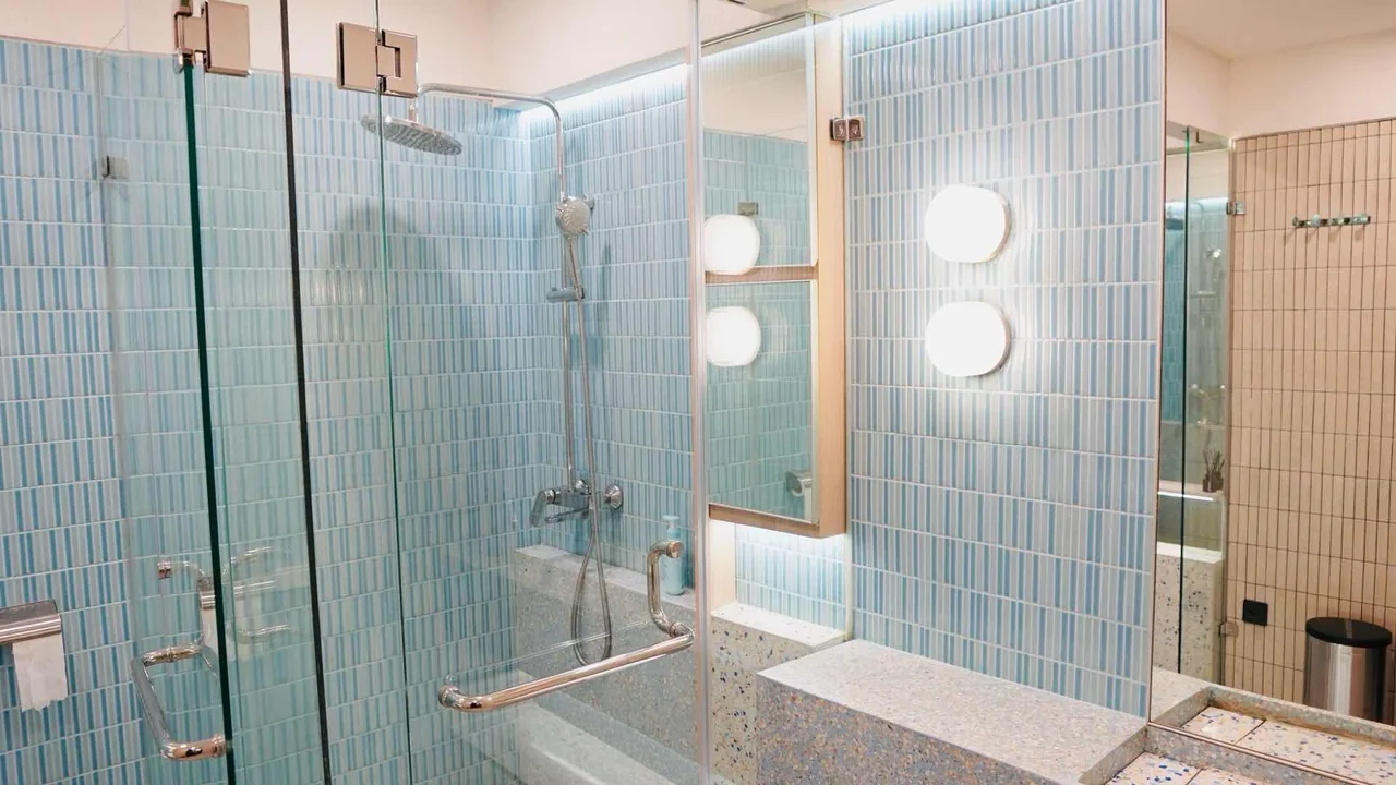 Shower facilities at Six Nine